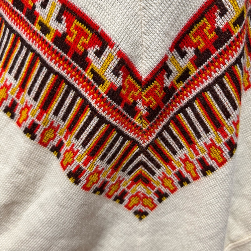 Cream and Red Patterned Poncho 06-0216 - Picture 4 of 7